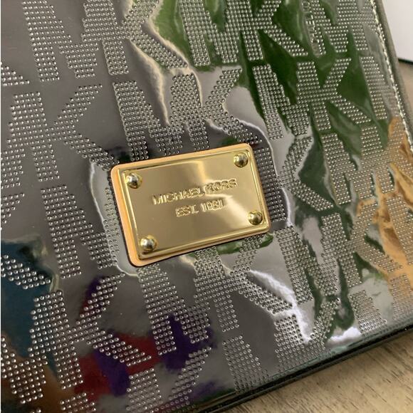 Michael Kors Silver Metallic Signature Jet Set Tablet Ipad Sleeve Case Protector - Picture 8 of 8